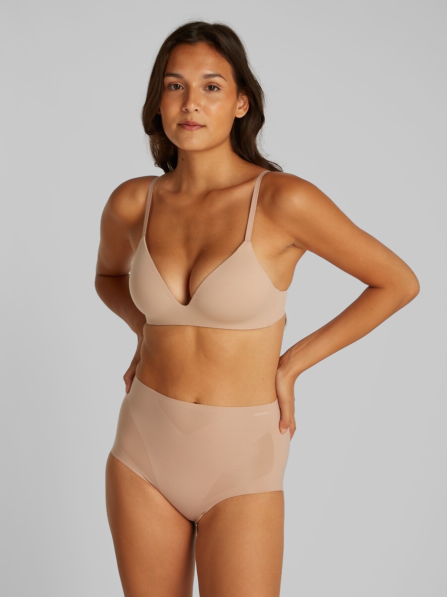 CALVIN KLEIN ROUPA ÍNTIMA<br>Cueca modeladora que fica no lugar e se estica
