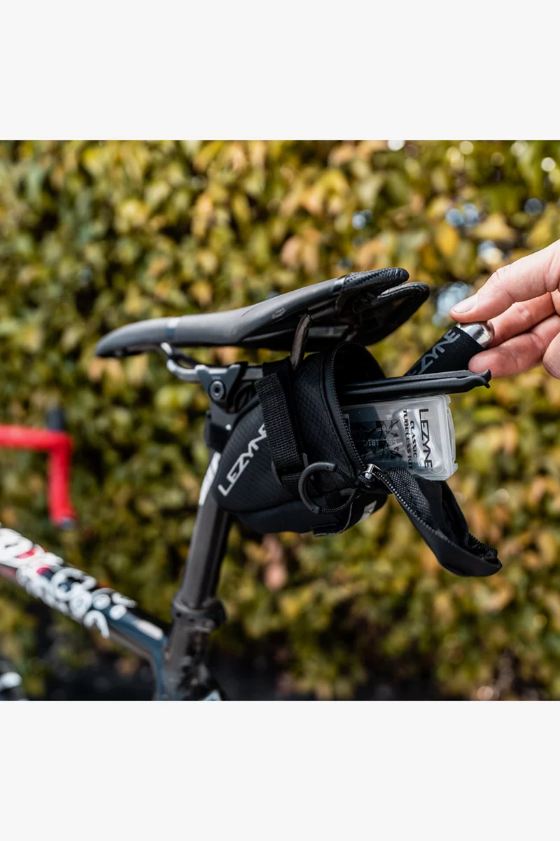 Lezyne M Caddy CO2 Satteltasche + Werkzeug Set