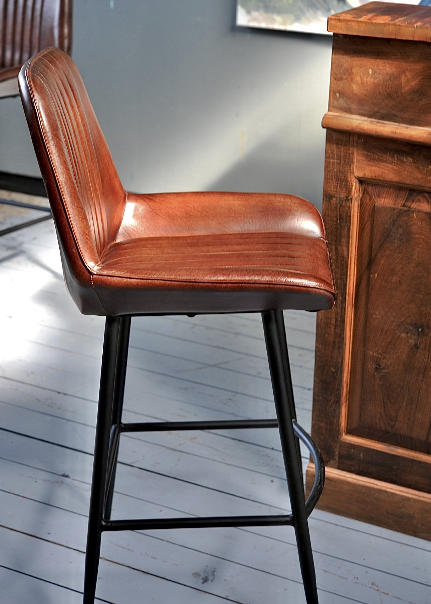 Barstuhl 'Tendt', braunes Leder, H 106 cm, B 45 cm, L 55 cm von fischer's lagerhaus
