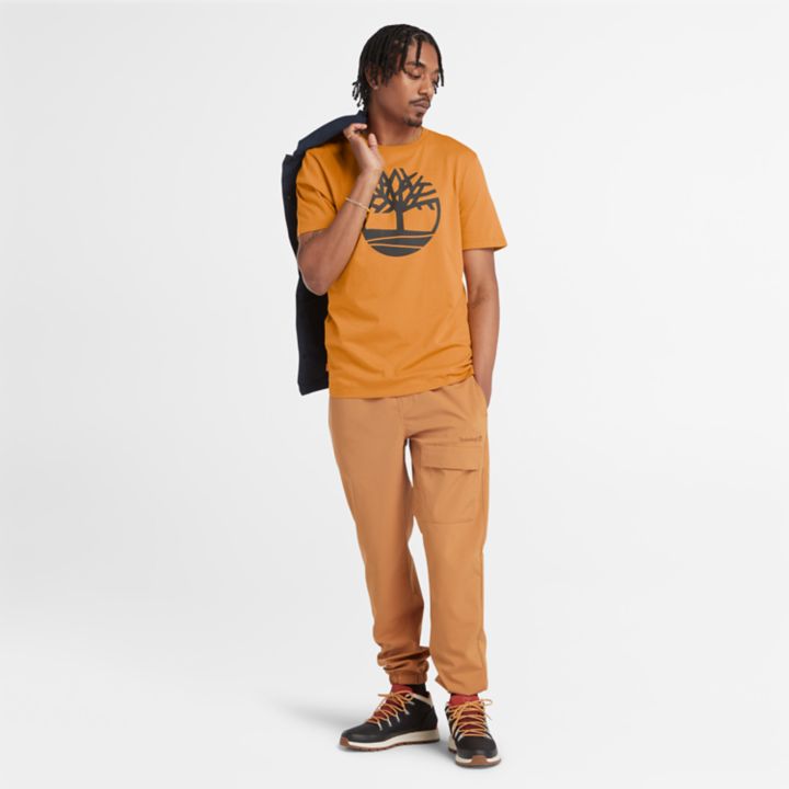 Camiseta masculina amarela com o logotipo da árvore do rio Kennebec.