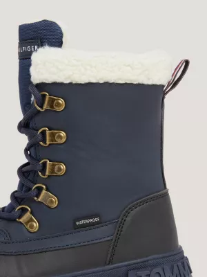 Botas impermeáveis com travas e cadarço