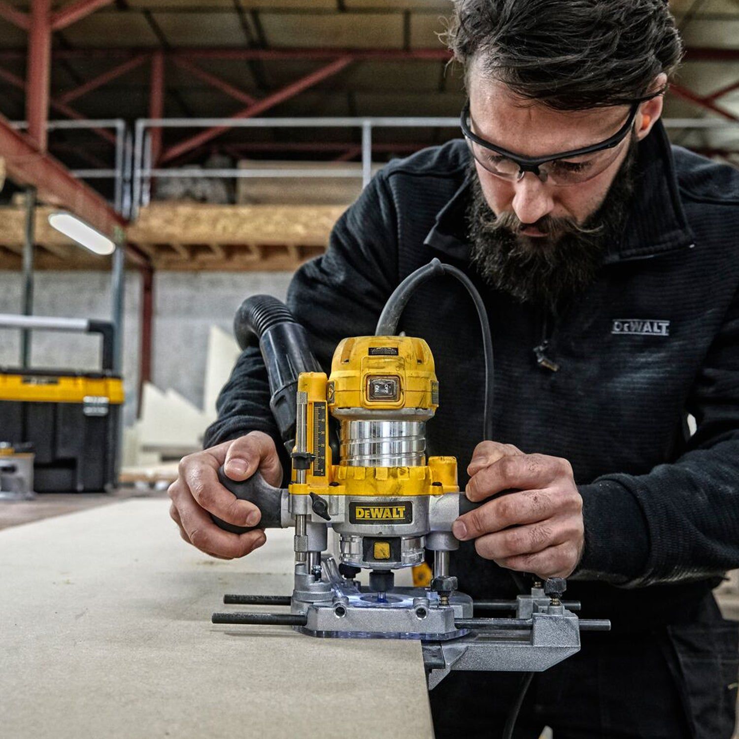 DeWALT D26204K Bovenfrees / kantenfrees 900W 8mm