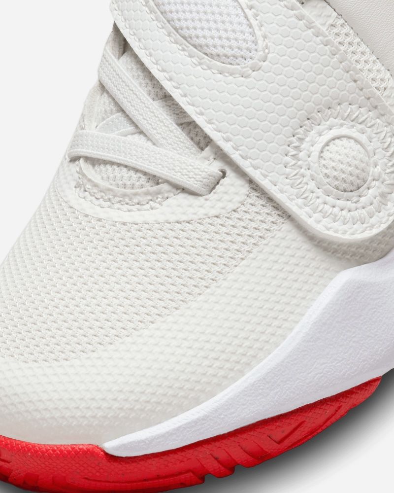 Chaussures de basket Nike Team Hustle D 11 Blanc & Rouge pour enfant