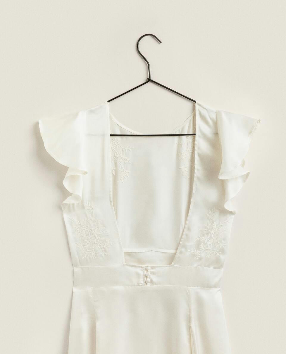 Camisola de cetim bordado