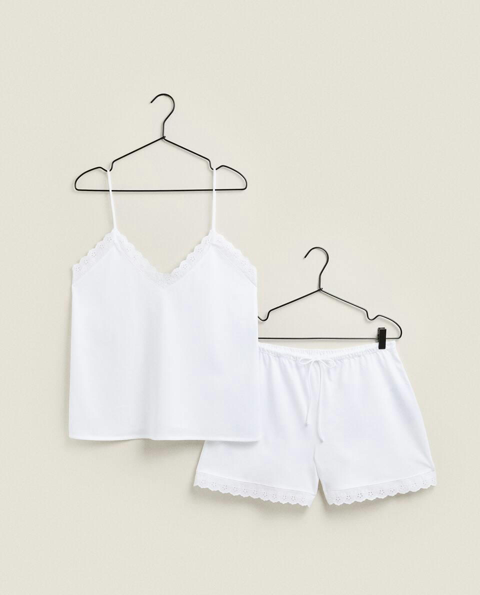 Shorts com detalhes em renda