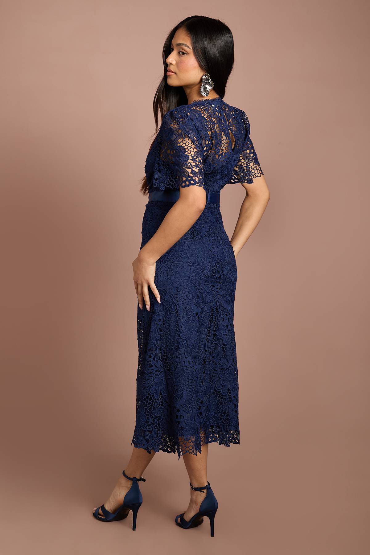 Coast Robe Midi Petite En Dentelle Avec Ceinture Nœud