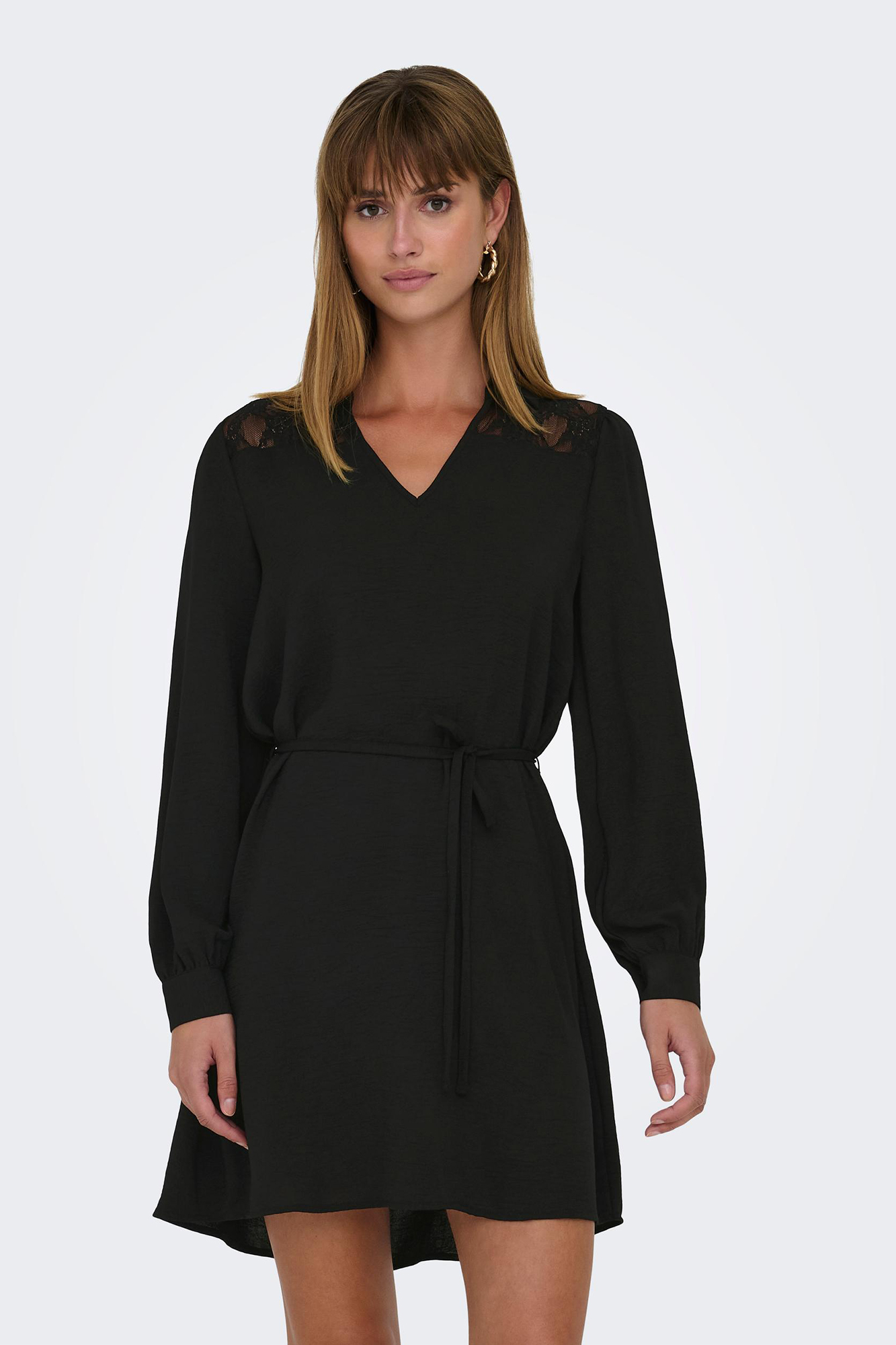 Vestido curto de renda
