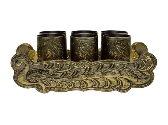 Plateau en métal repoussé doré 25x13x6h