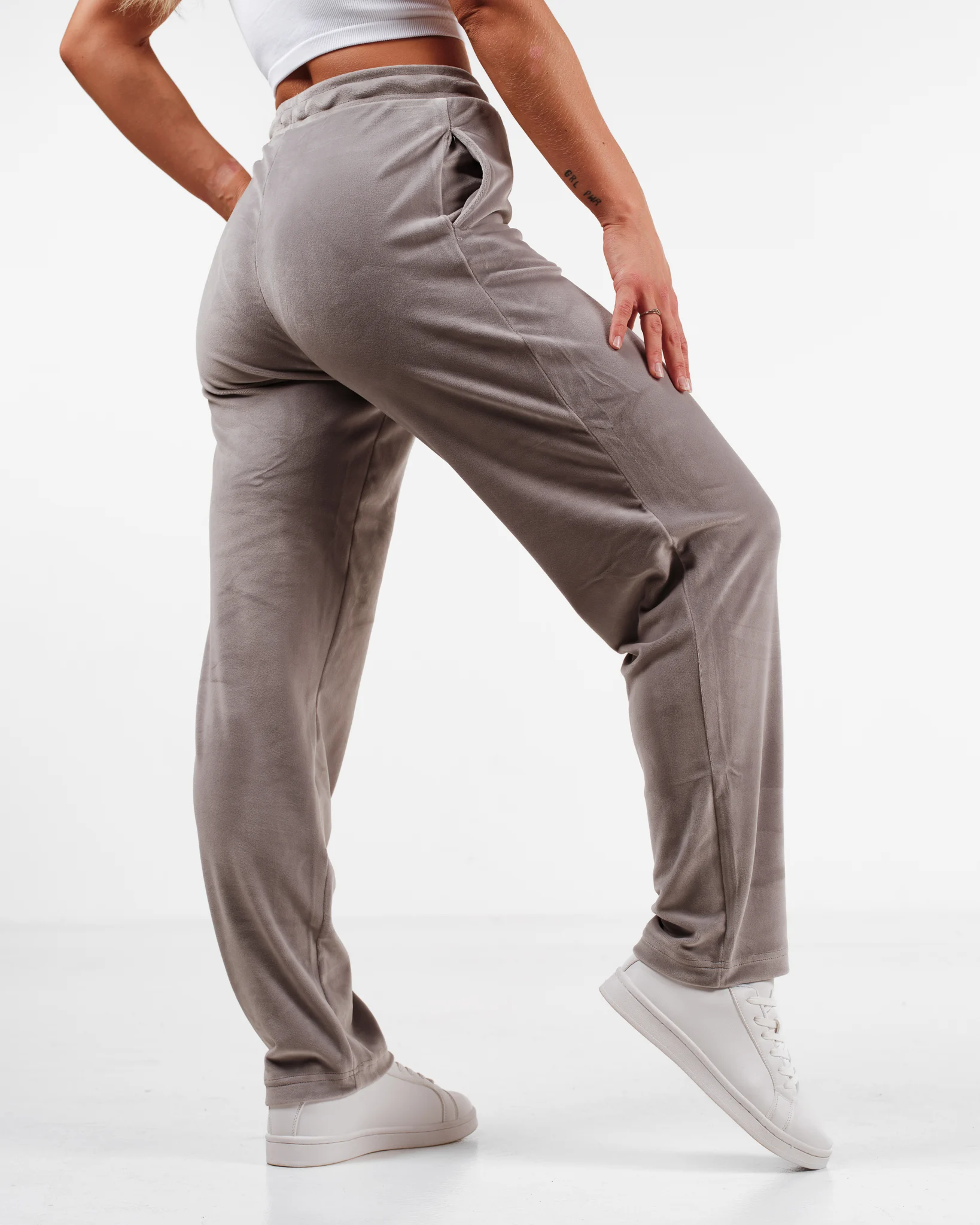 Weightless Jacey Velour Pants Ultimate Gray