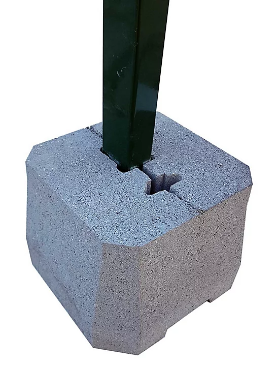 Plot béton pour poteaux de clôture grillagée