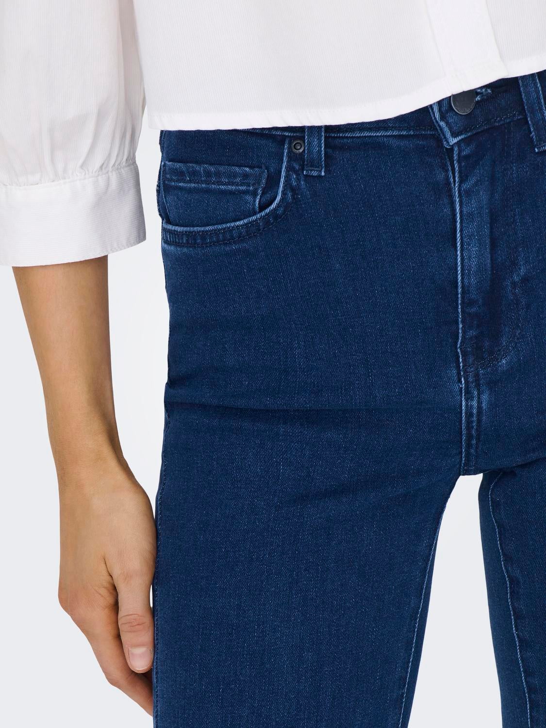 ONLHELLA Hohe Taille Retro-Fit, ausgestellt Jeans Medium Blue Denim