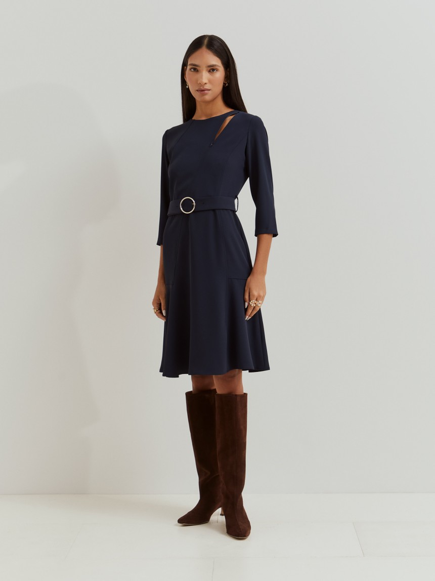 Vestido curto com cinto