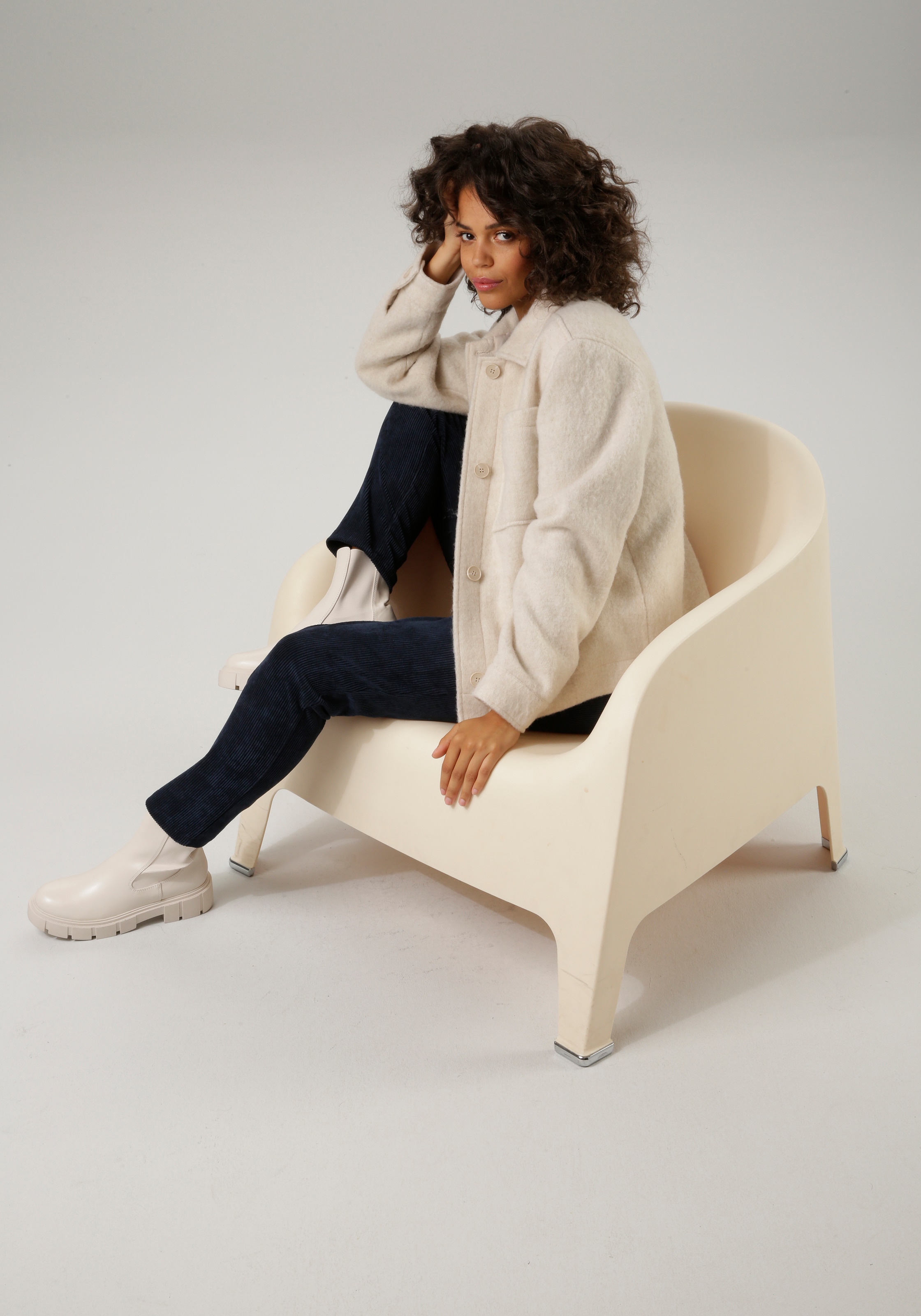Aniston CASUAL Fleecejacke mit tonigen Knöpfen zu schliessen
