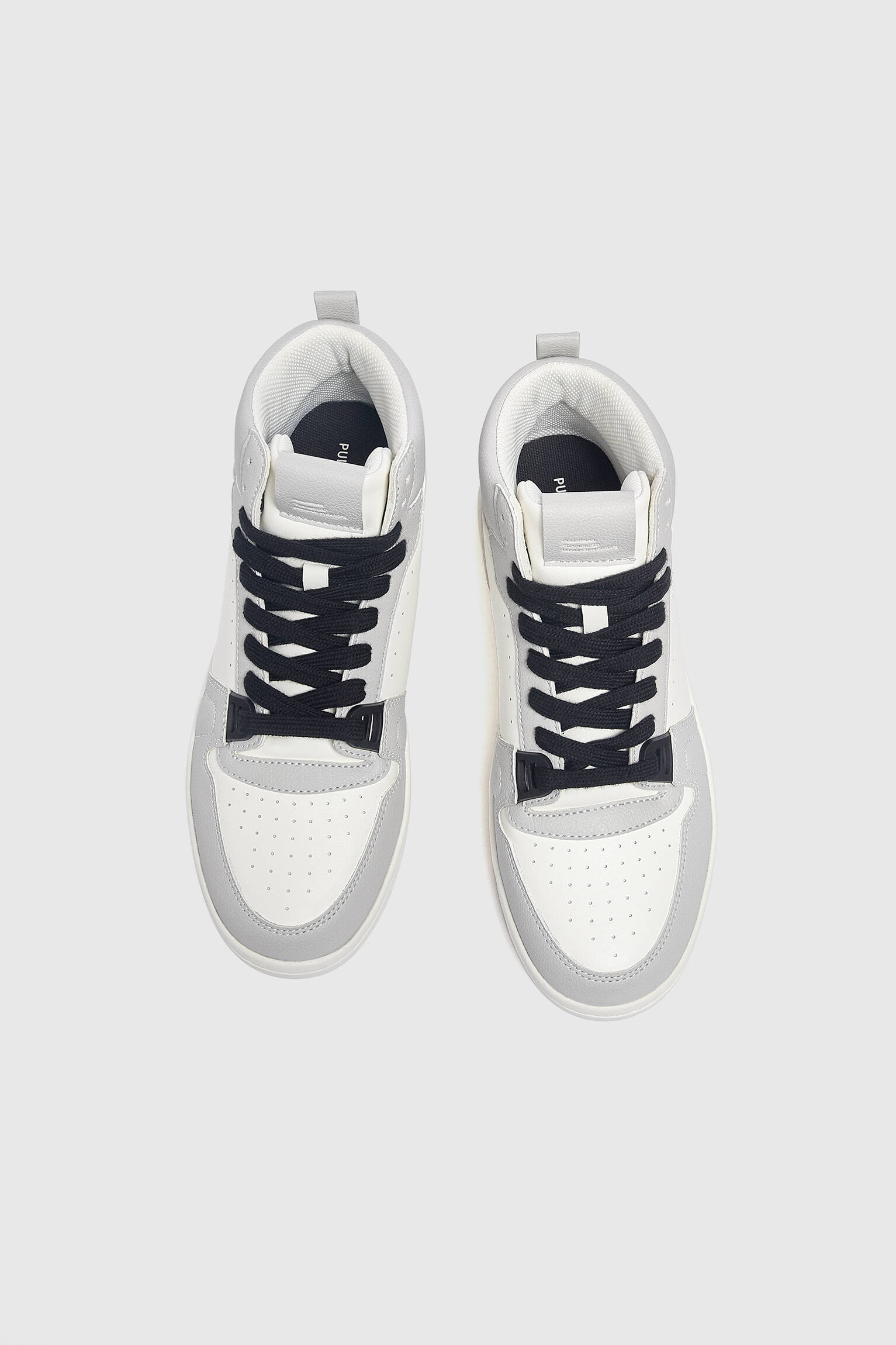 Bota esportiva multipeças - cinza