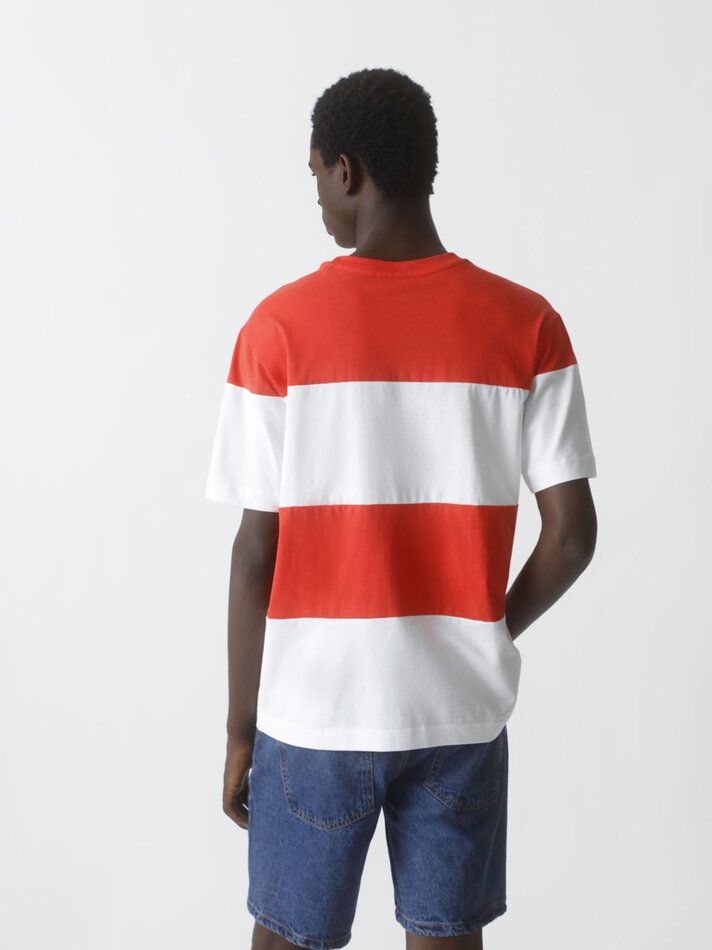 Camiseta listrada em blocos de cores - Avermelhada