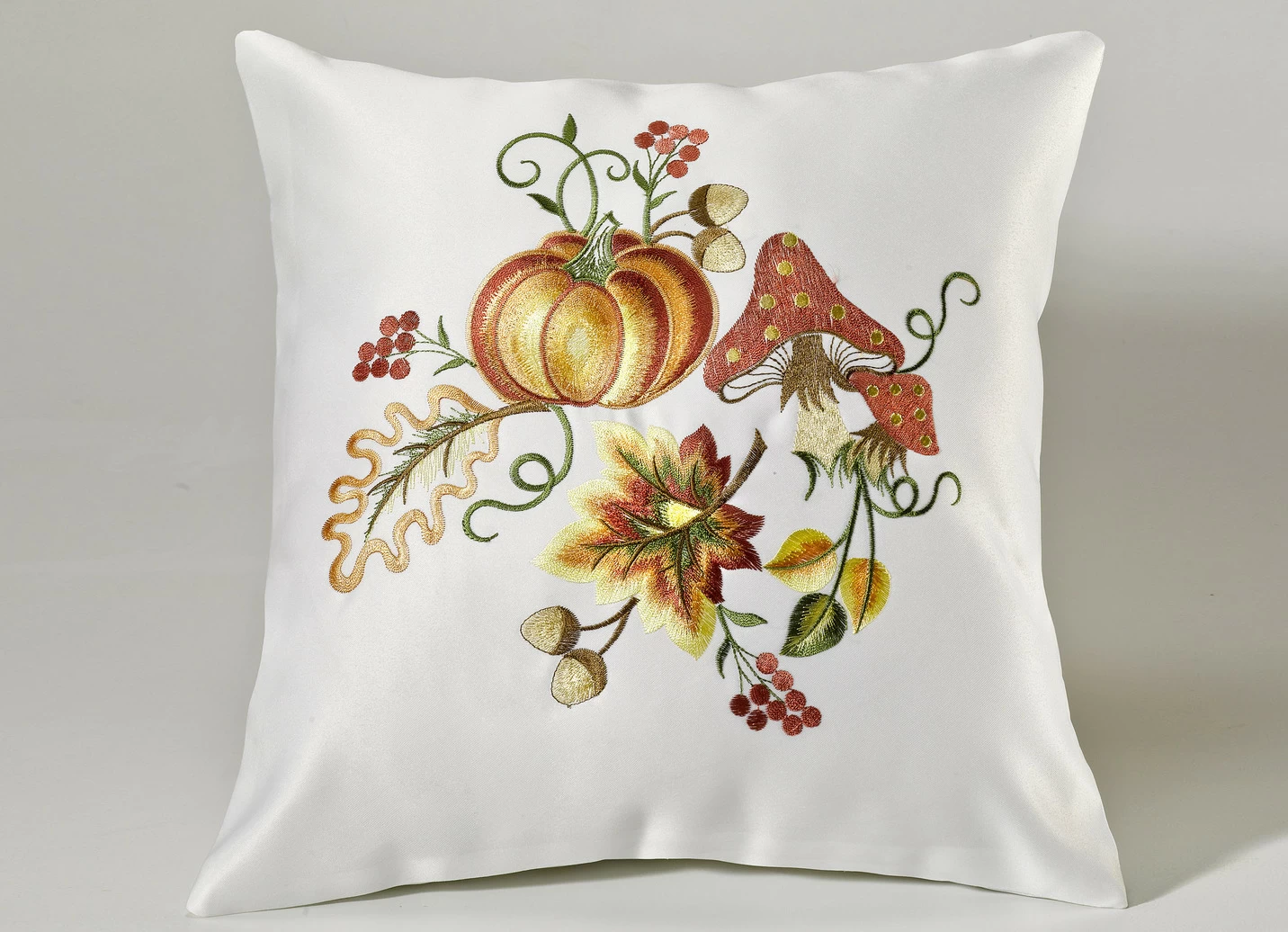 Tisch- und Raumdekoration mit herbstlichen Motiven