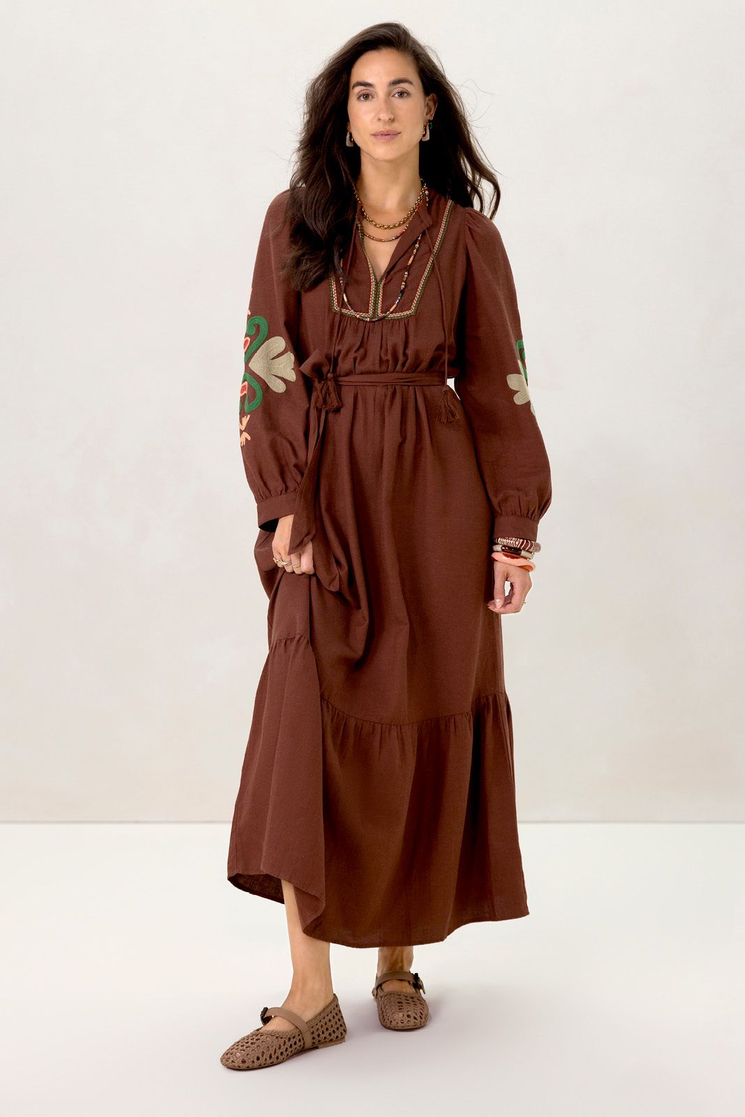 Bruine maxi jurk met embroidery details