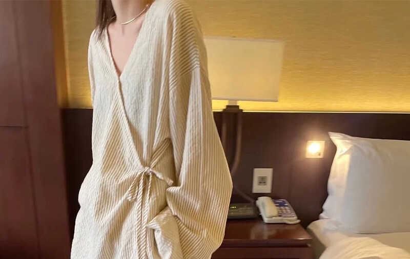 GOUB - V-hals pyjamaset met krijtstreep