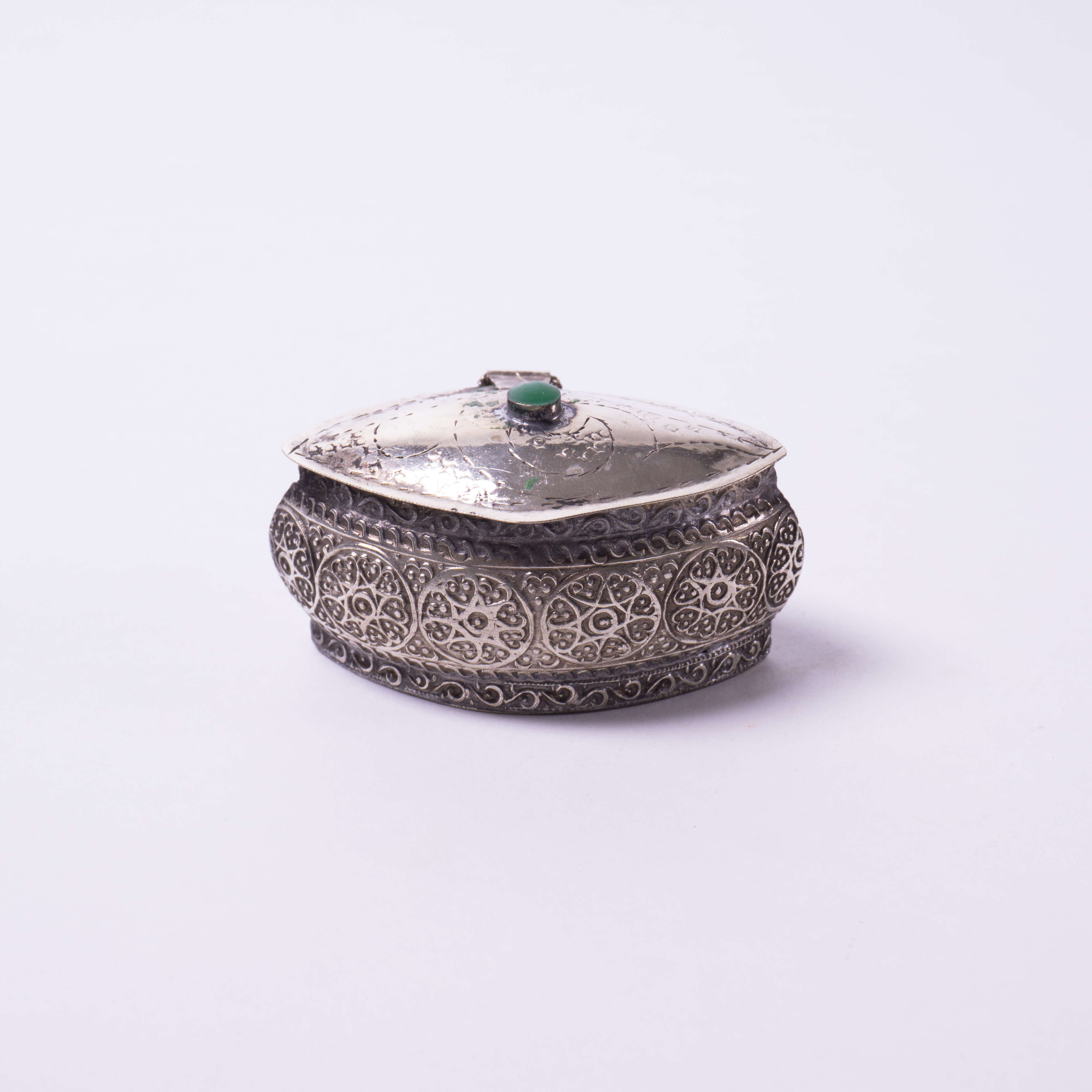 Pillendose/Schmuckdose 'Smaragd', handgefertigt, silber, L 6 cm, B 3,5 cm von fischer's lagerhaus
