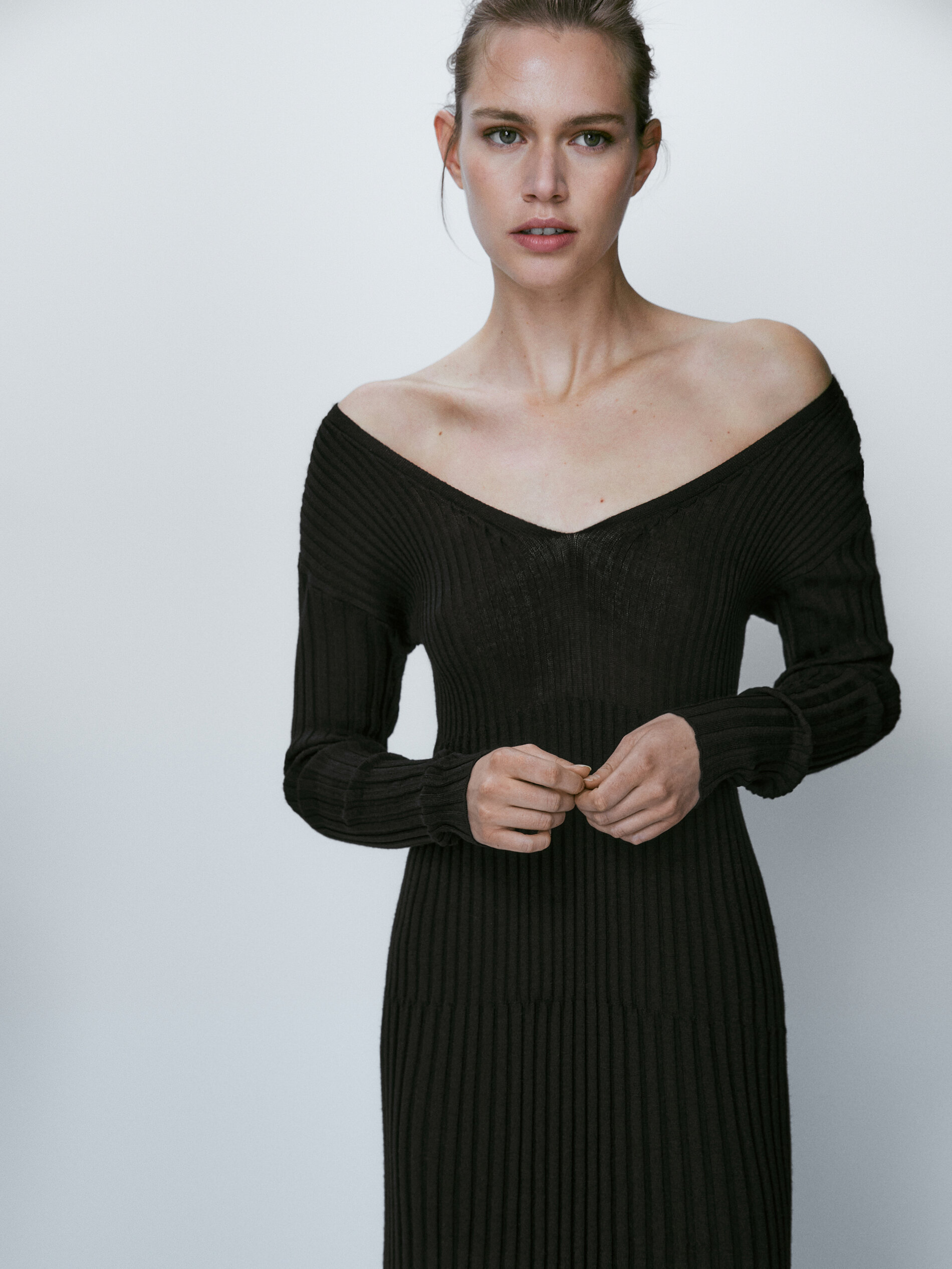 Vestido preto amplo estilo canal com saia curta - PRETO
