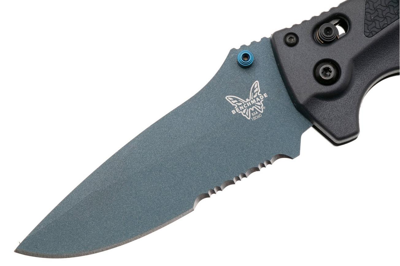 Benchmade Adira 18060SBT-01 Blue Titanium Cerakote CPM MagnaCut, Tempest Gray Grivory, Serrated zakmes