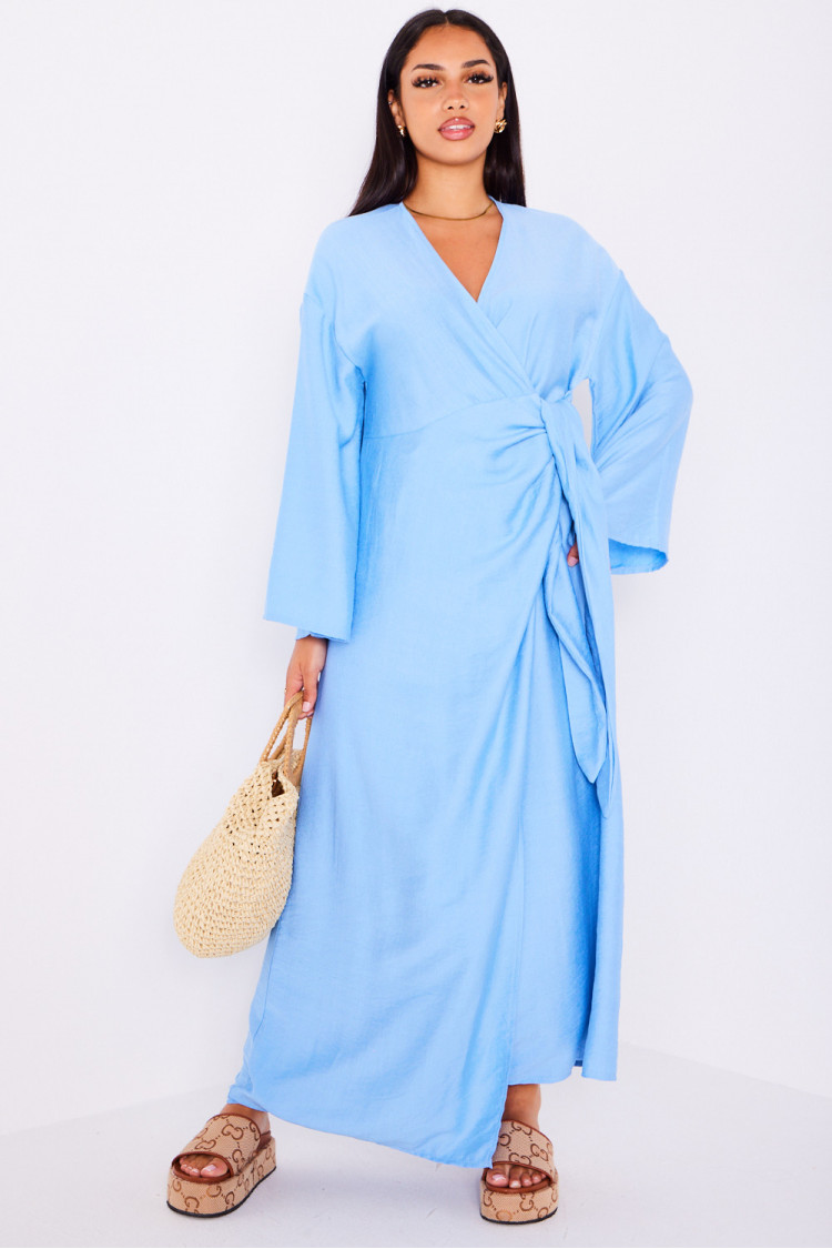 Robe bleue à empiècement superposé noué