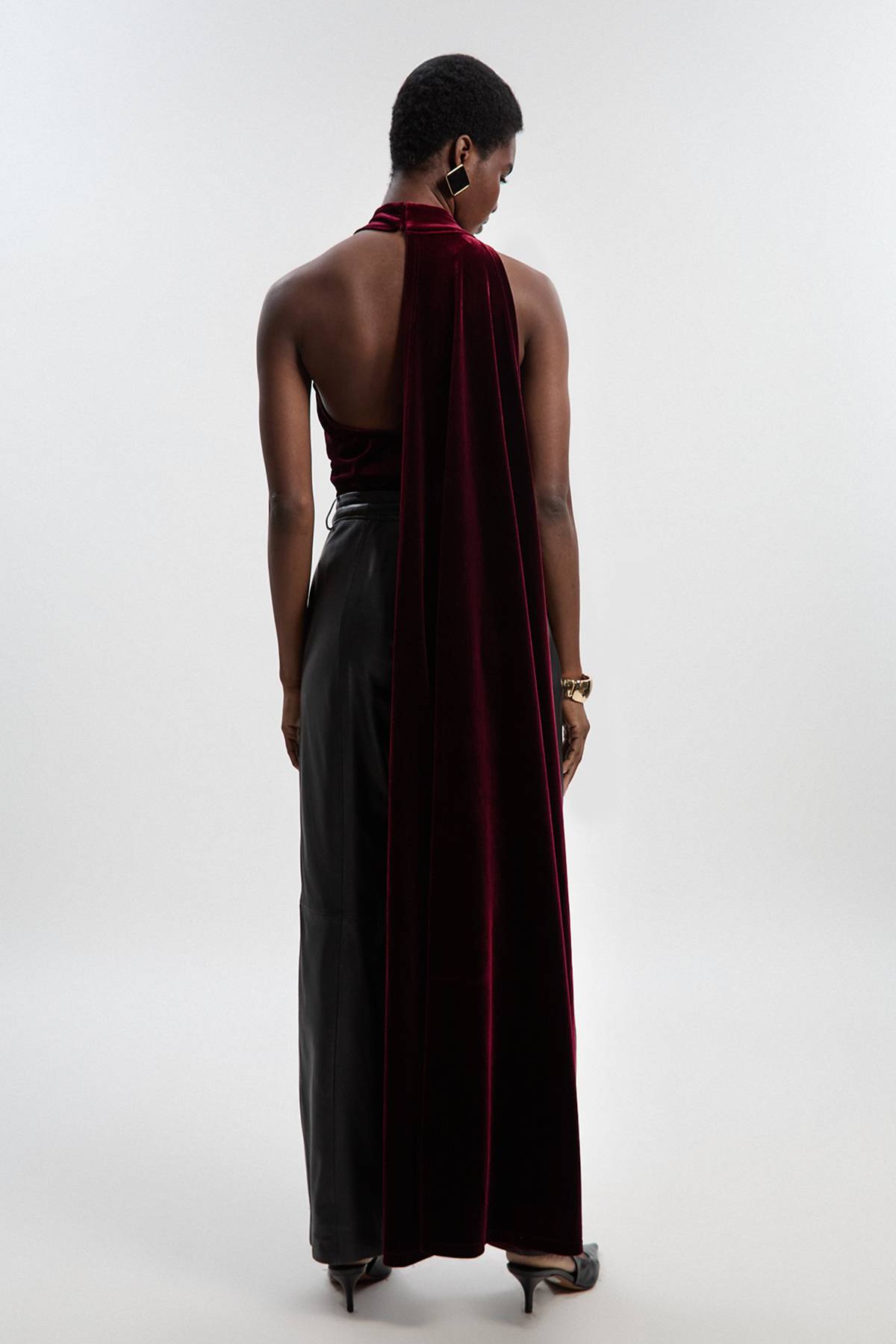 KarenMillen Body à Col Montant en Velours Stretch avec Détail Cape aux Épaules