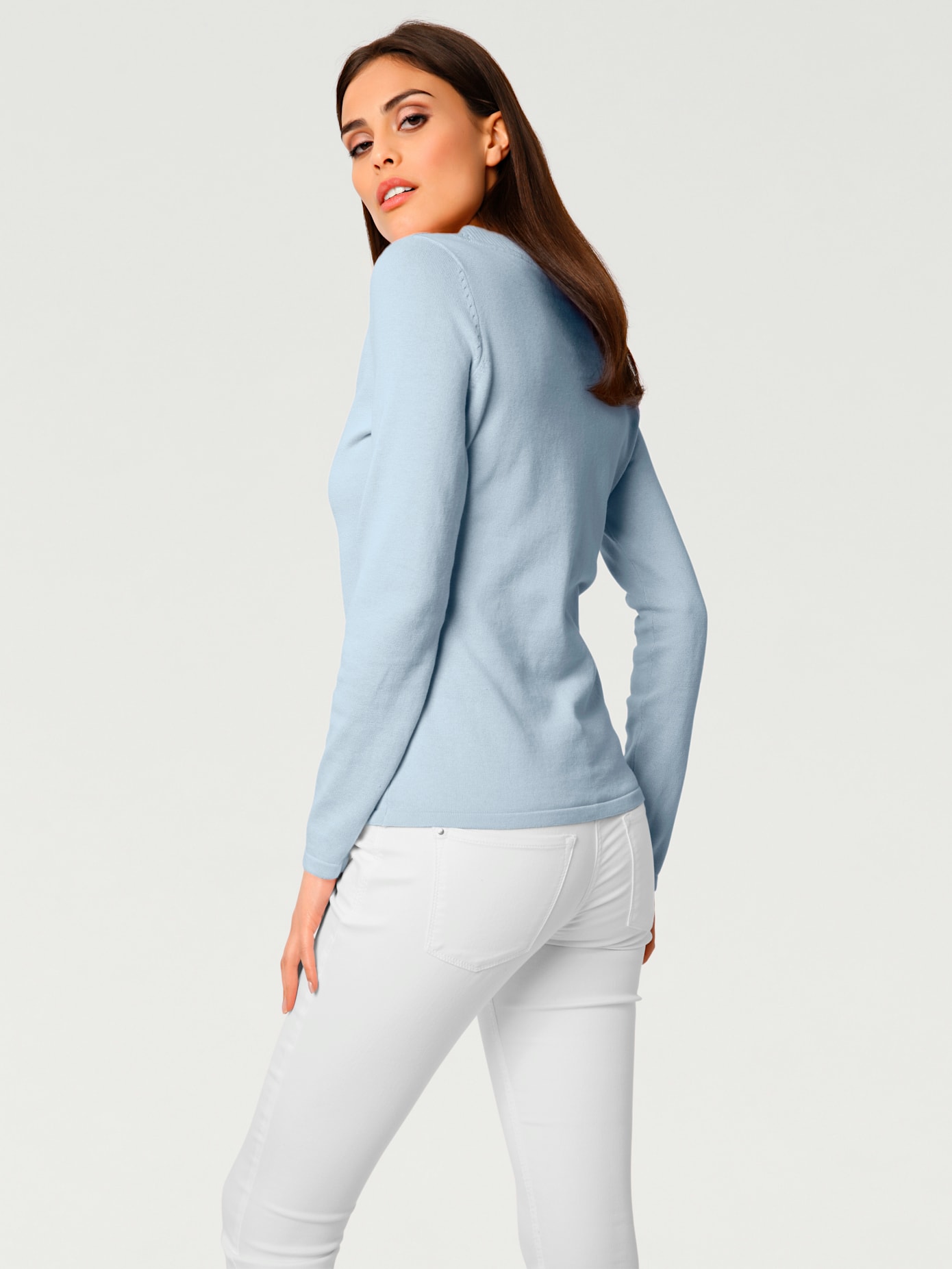 Joli pull basique à encolure en v