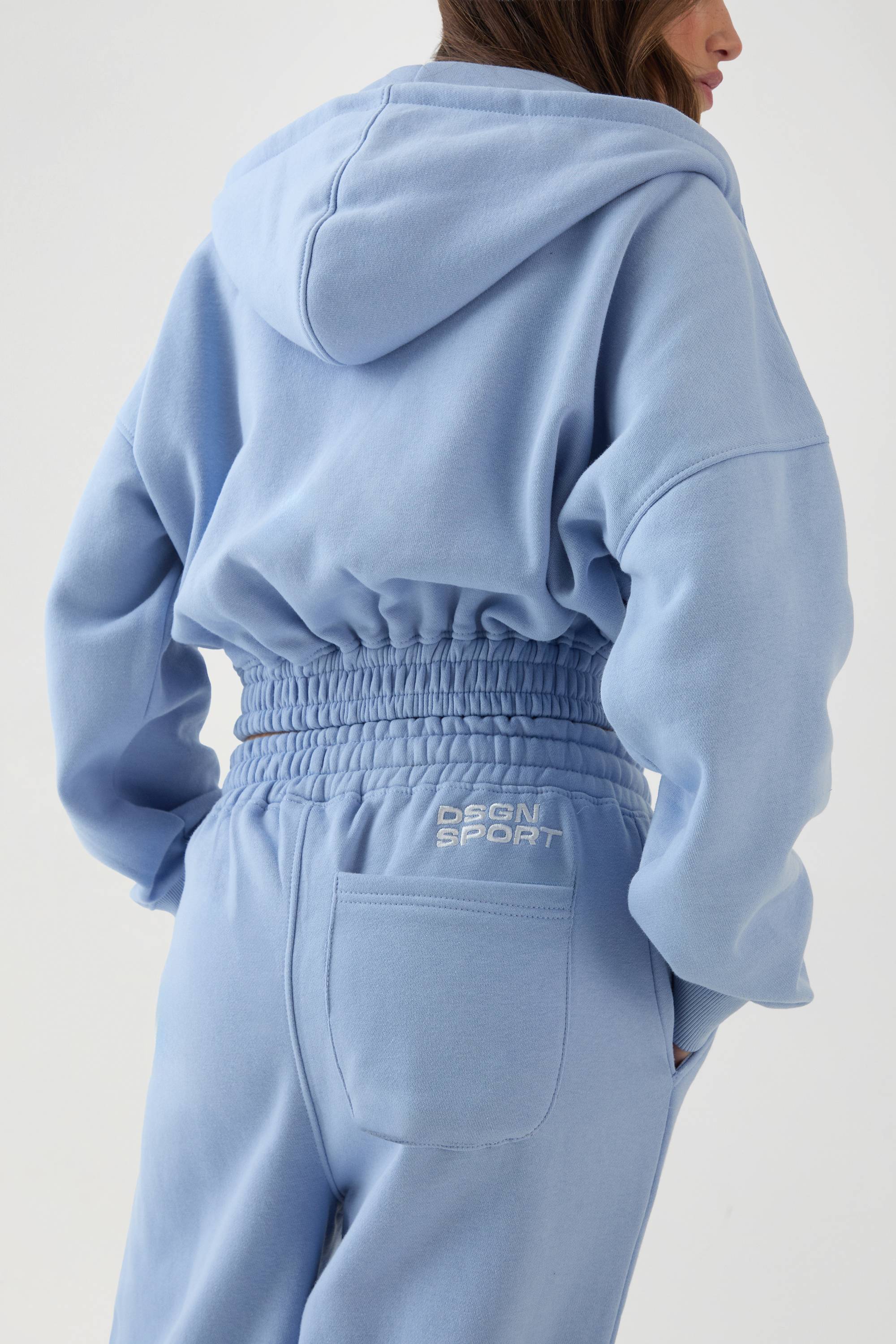 Ensemble De Jogging À Casynthétiqueche Avec Col Montant Et Fermeture Zippée Dsgn Studio