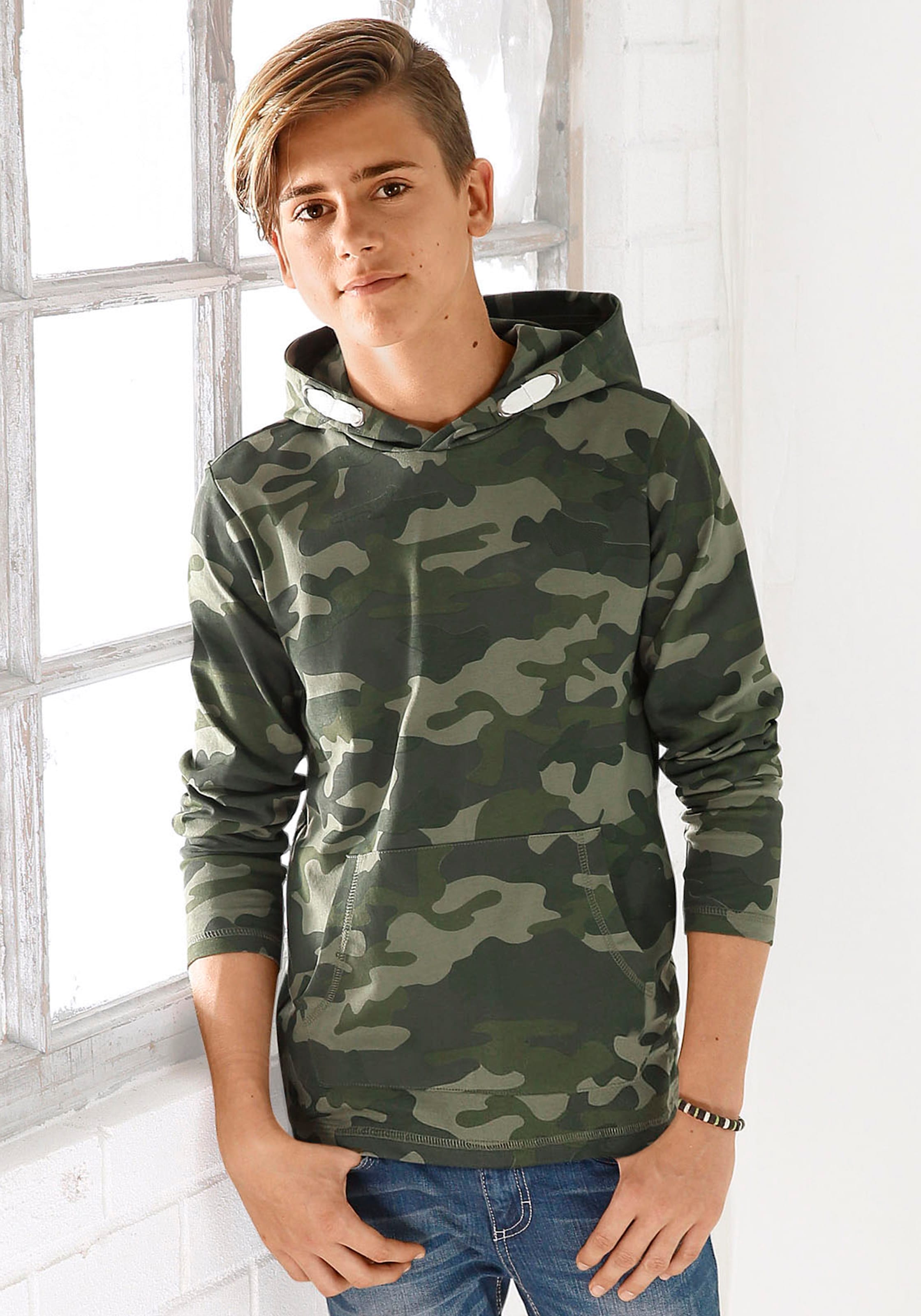 KIDSWORLD Langarmshirt »Tarnfarben - Muster«, Langarm,  Basic-Passform,  Allover-Druck,  mit Kapuze