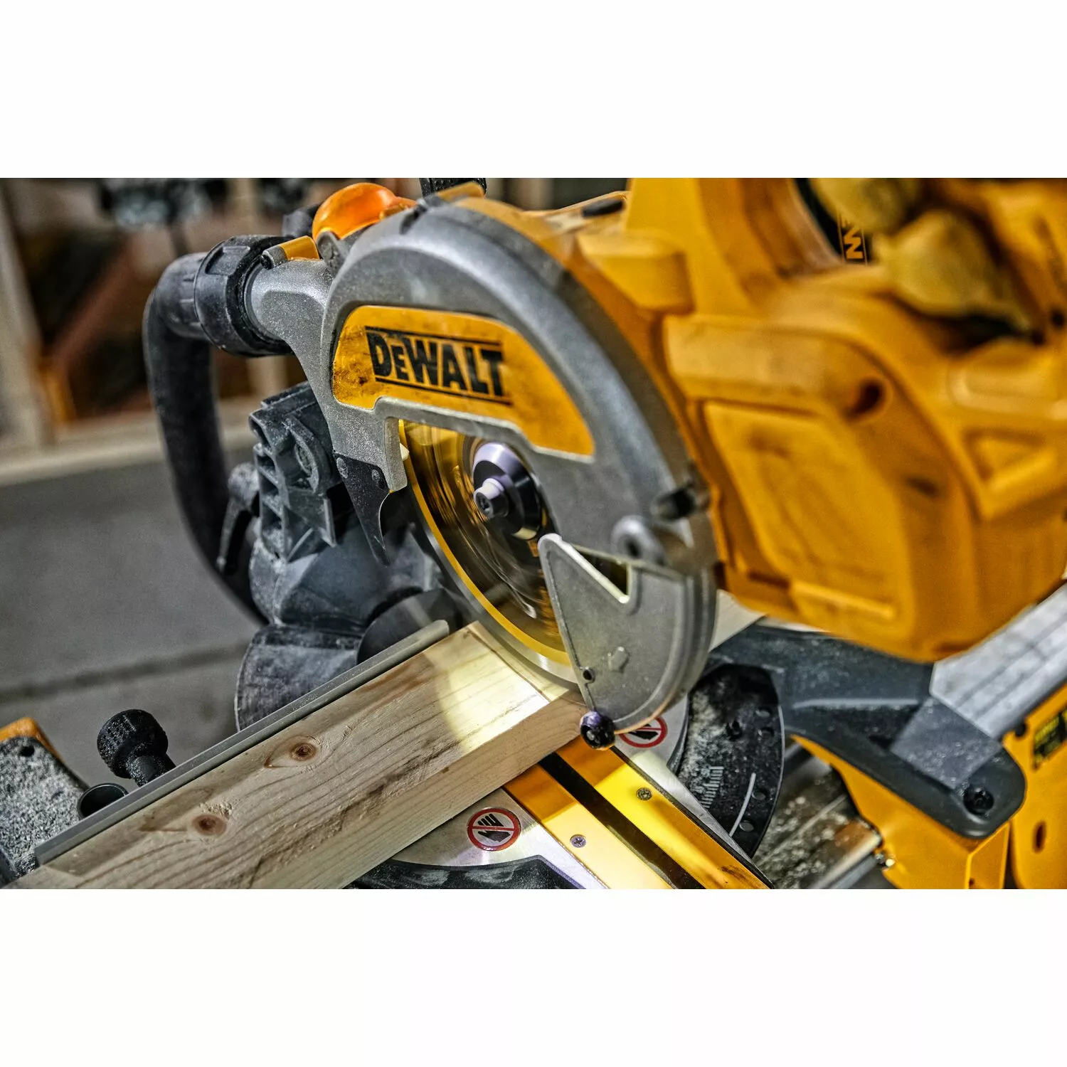 DeWALT DCS777N 18V/54V XR FlexVolt Li-Ion Accu afkort- en verstekzaagmachine body - 216 x 30mm - koolborstelloos
