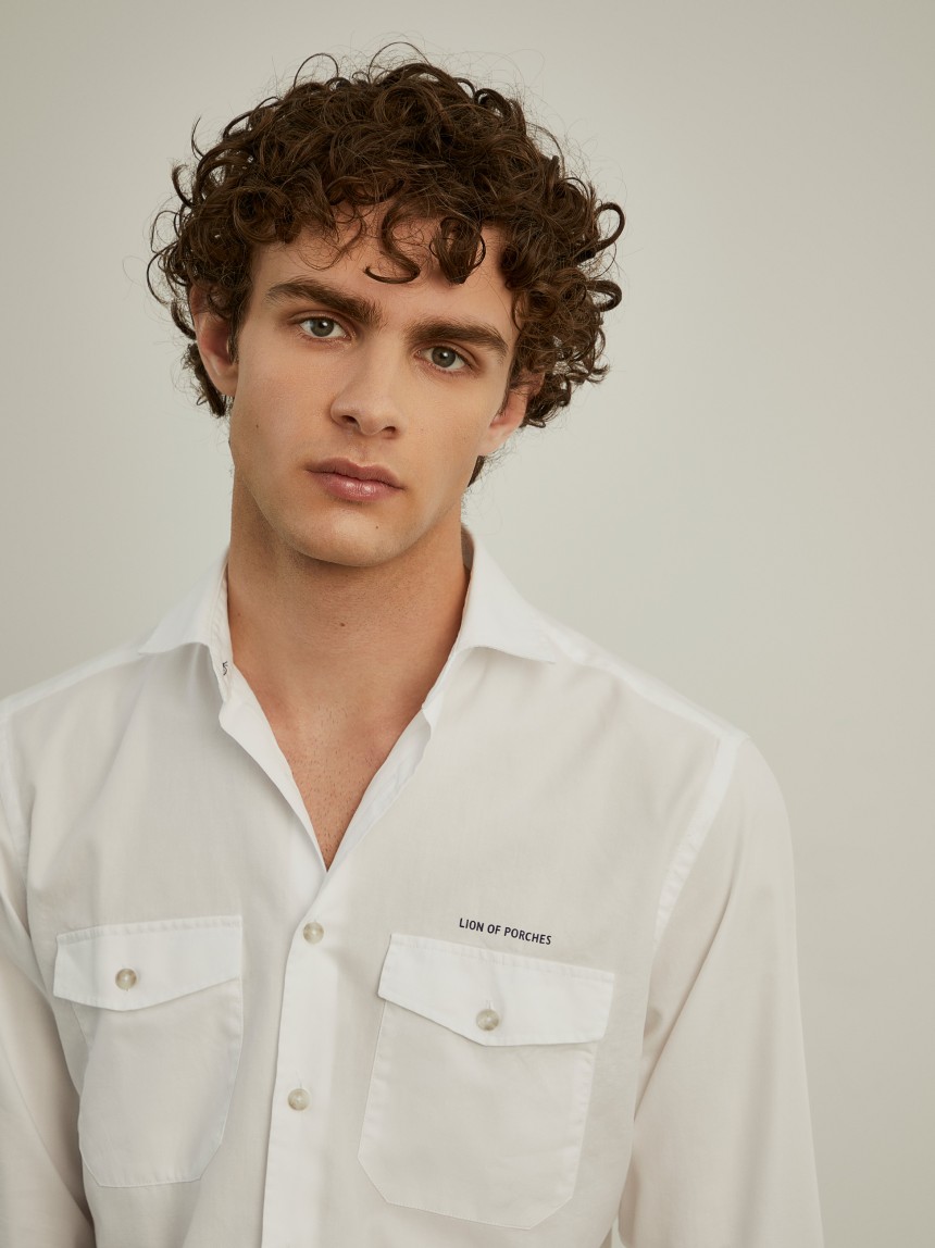 Camisa slim fit com bolsos garment dye