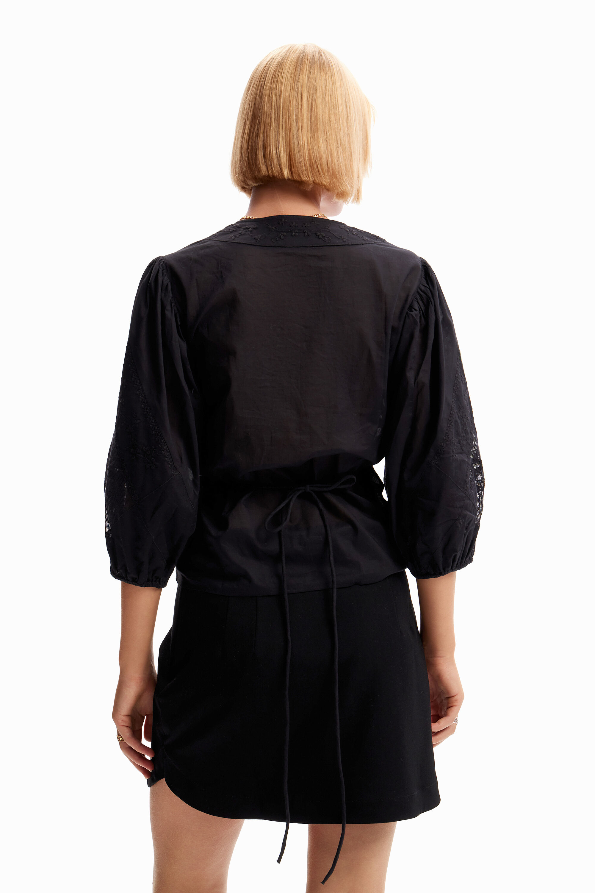 Blouse croisée brodée