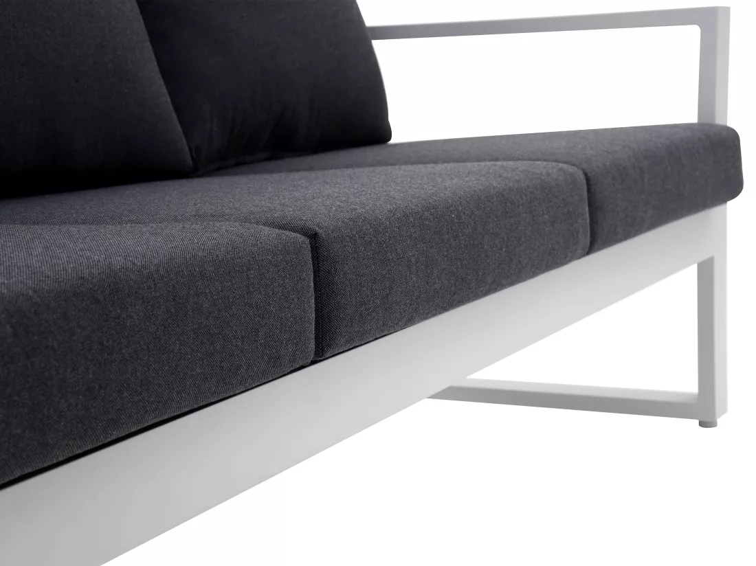 Salon de jardin en aluminium : un canapé 3 places, 2 fauteuils et une table basse - Blanc coussins noirs - JALLY de MYLIA