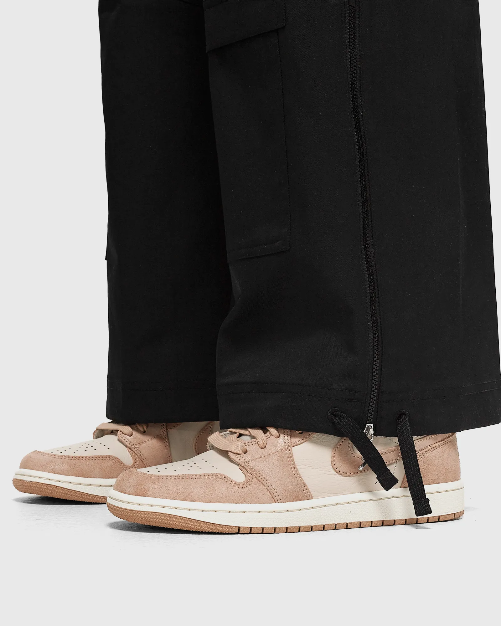 Jordan WMNS AIR JORDAN 1 MID SE