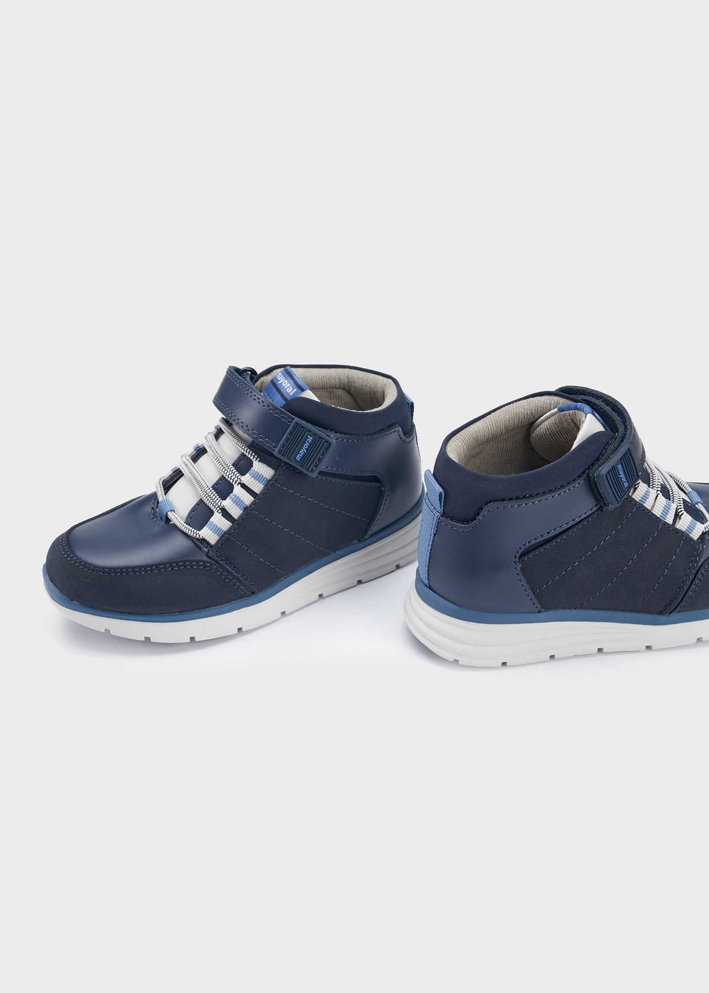 Botas de tornozelo em couro sustentável para meninos