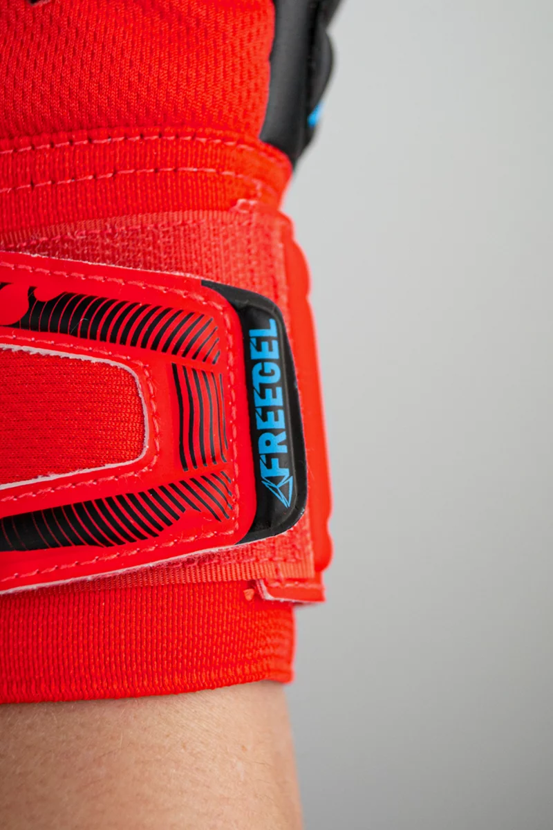 Reusch Attrakt Freegel Silver Torwarthandschuh