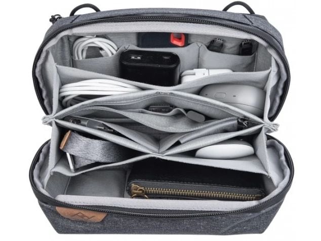 Peak Design Tech Pouch PFAS free Charcoal Leicht zugänglicher Organizer für die wichtigsten technischen Gerät