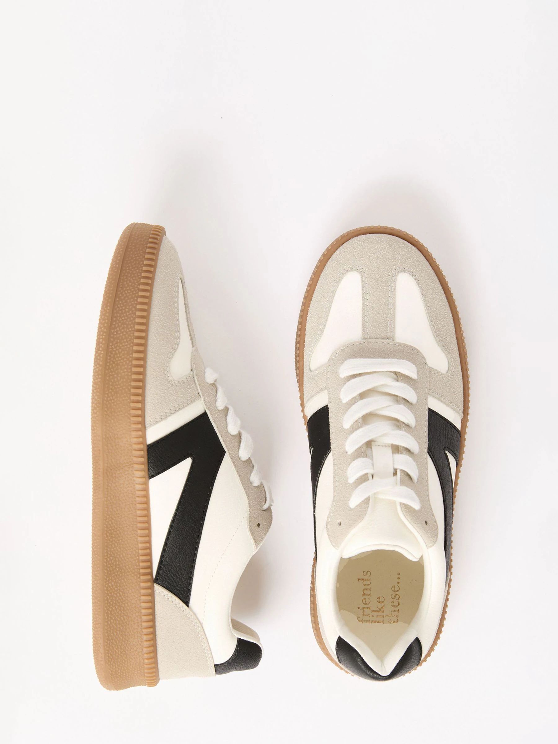Wit en zwart - Friends Like These retro sportschoenen met veters en rubberen zool