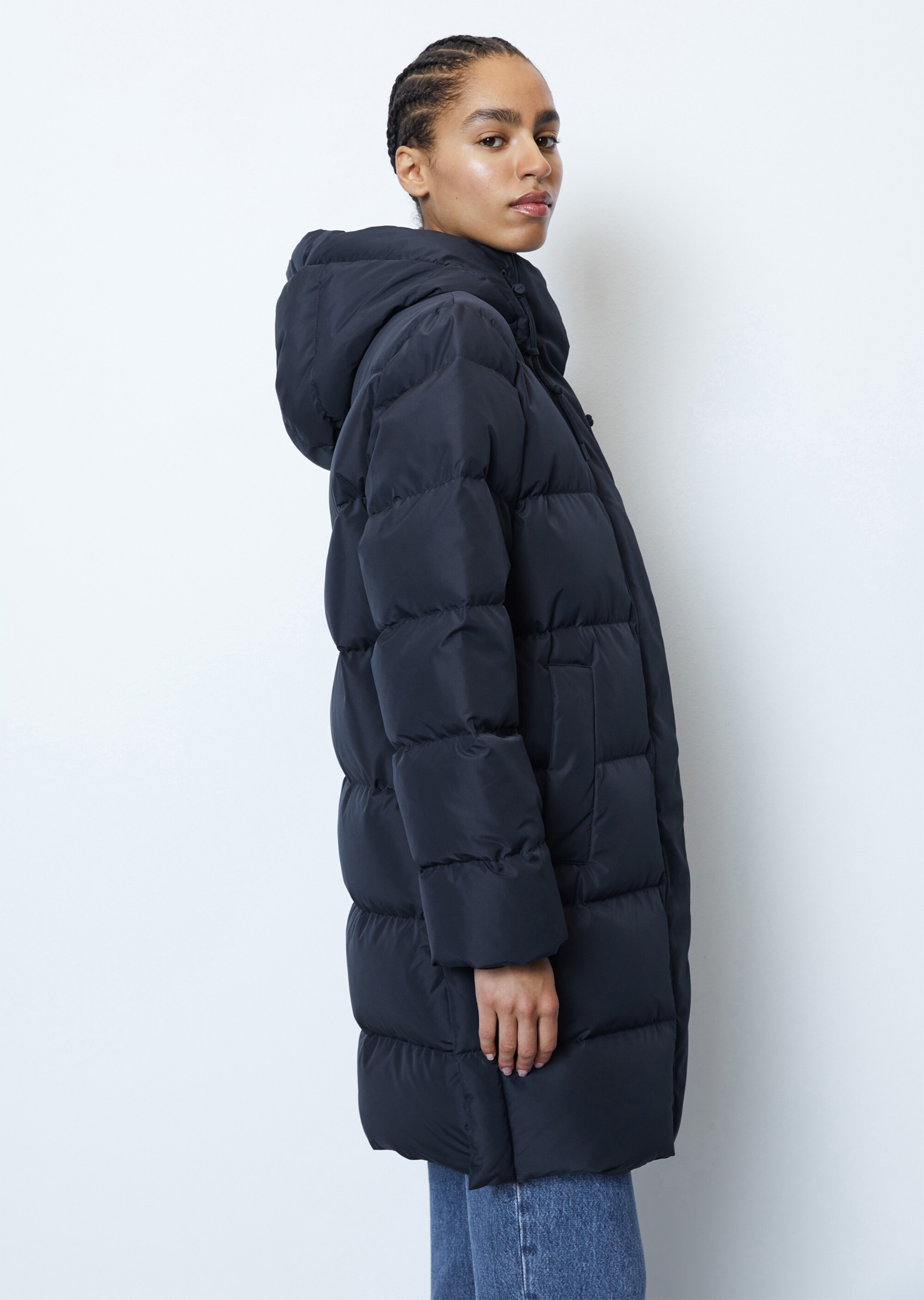 Puffer-Kapuzen-Daunenmantel regular aus teilweise recycelten Materialien