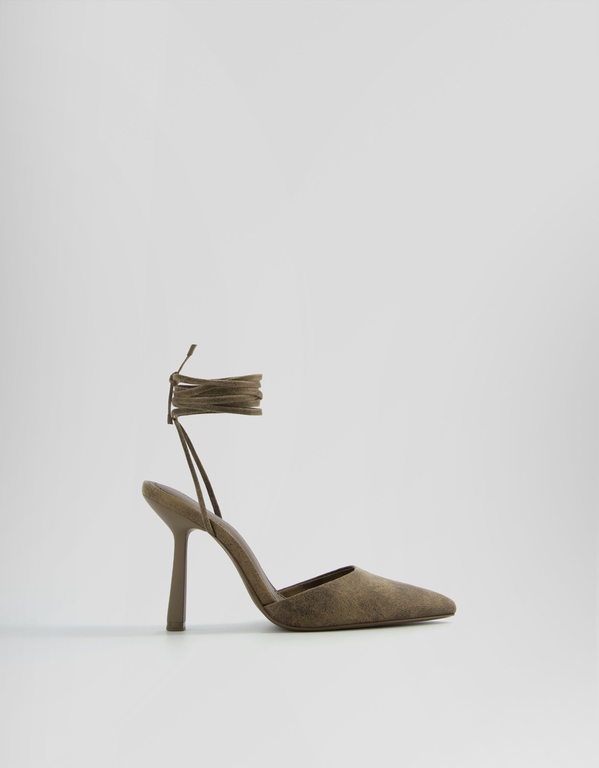 Sapatos tipo slingback de salto alto amarrados