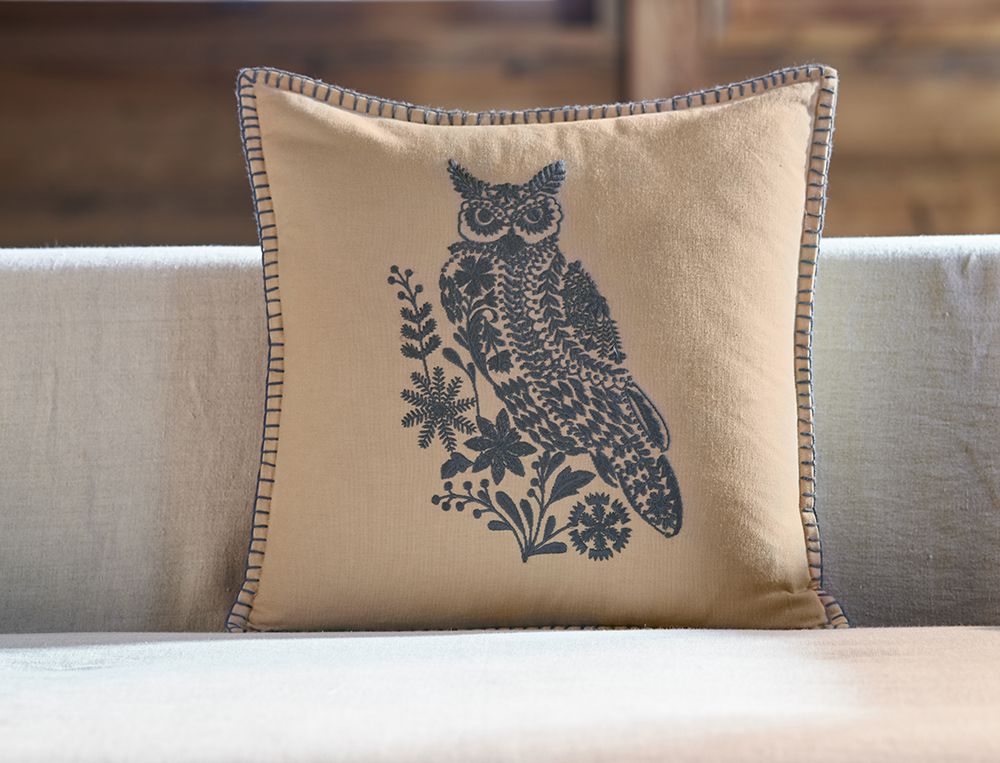 Coussin brodé motif hibou-Chemin des écureuils