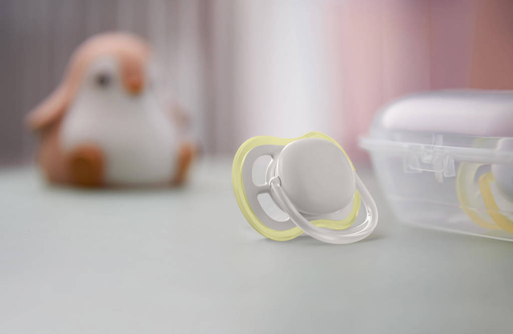 Schattige spenen met glow in the darkfopspeen 6-18M 2 stuks SCF085/70