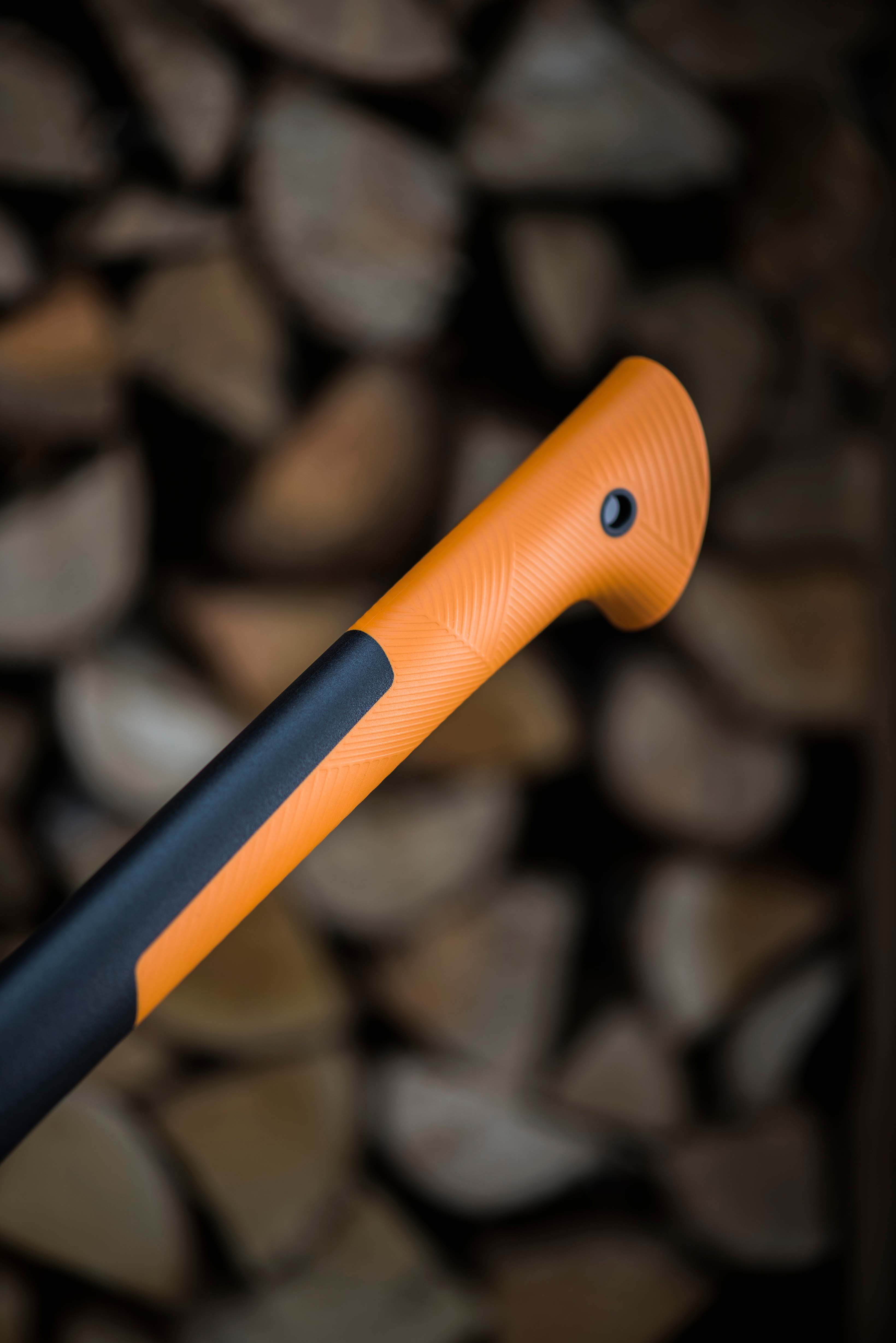 Fiskars X17 - M - Kloofbijl - Oranje / Zwart - 60 cm