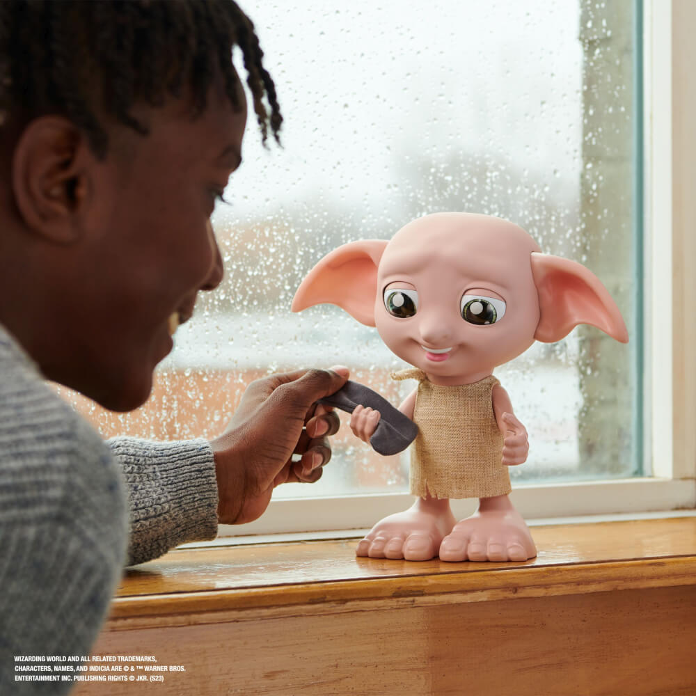 Wizarding World - Dobby - Interaktiver Hauself (zweisprachig DE IT)