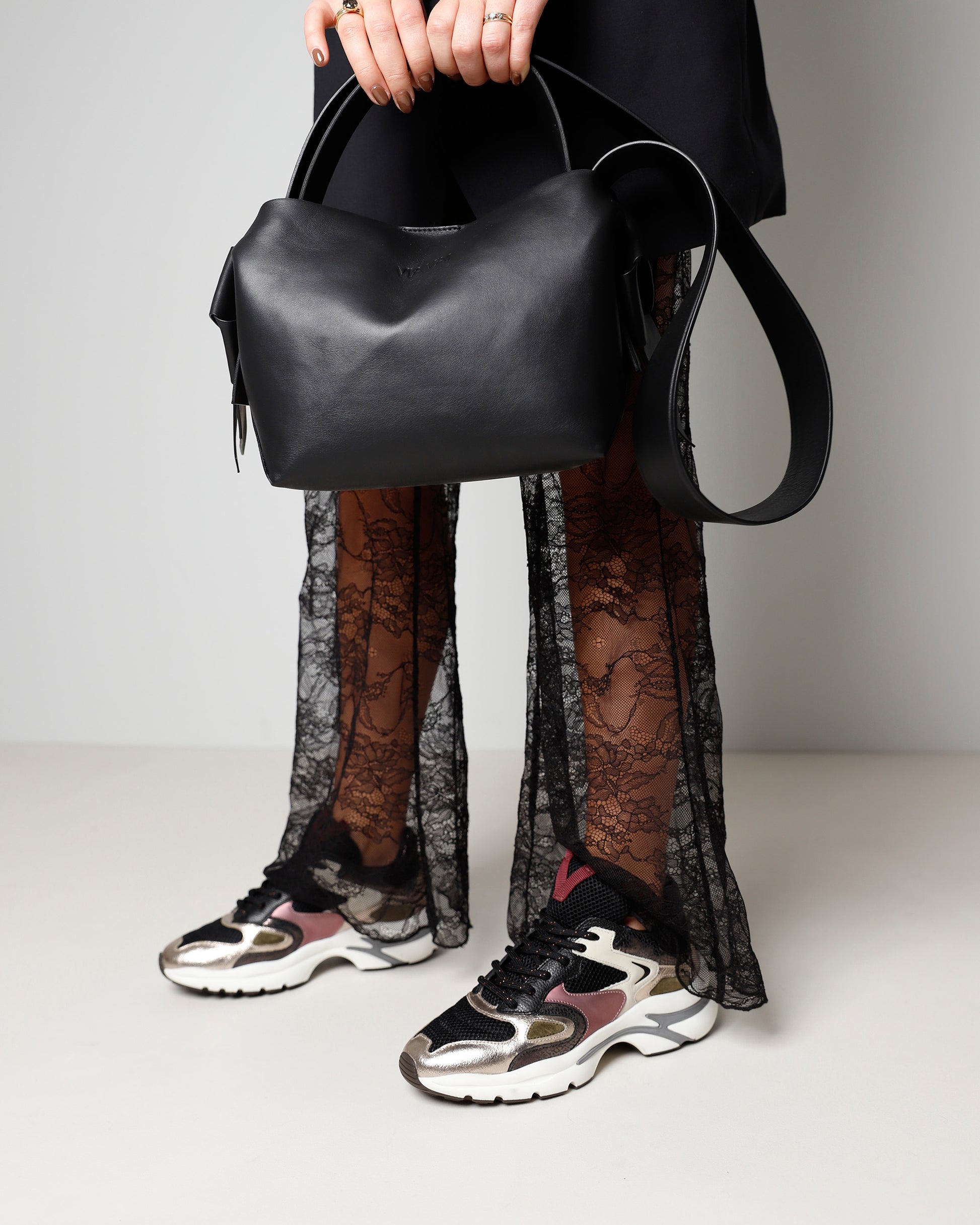 VIA VAI zwarte dames sneakers Vesper Due