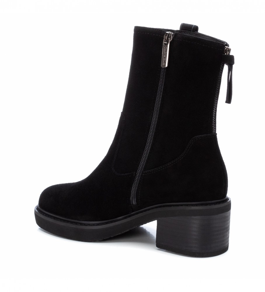 Botas de cano curto Carmela em couro preto, modelo 160344 - Altura do salto: 5 cm -