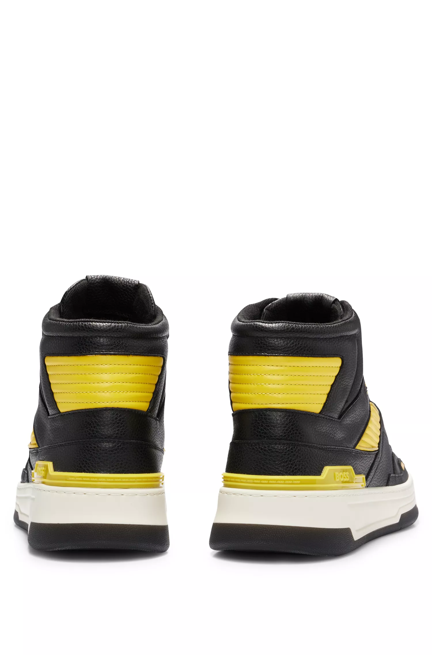 Tênis BOSS cano alto preto, inspirados no basquete, em couro.