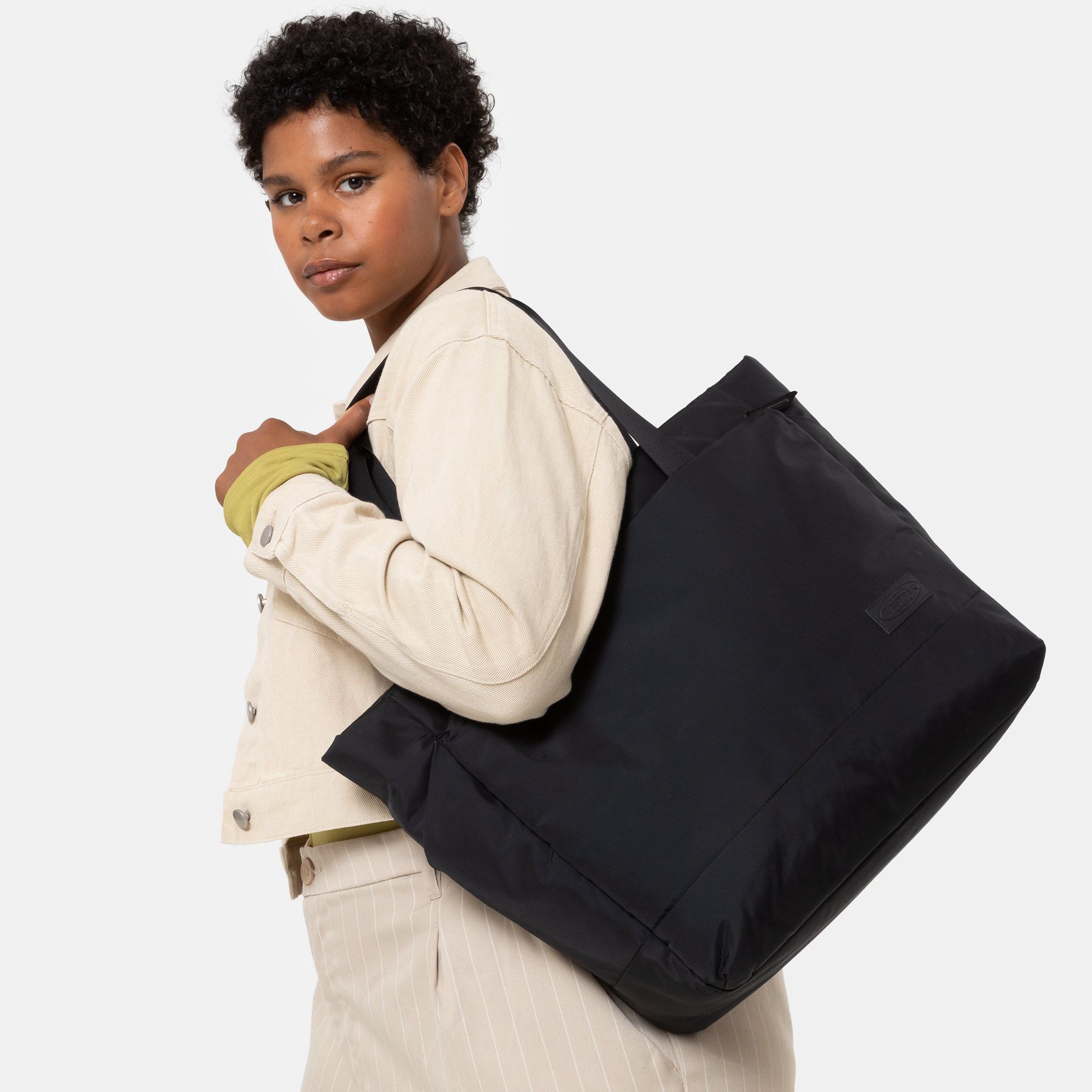 Satch Cnnct F Black