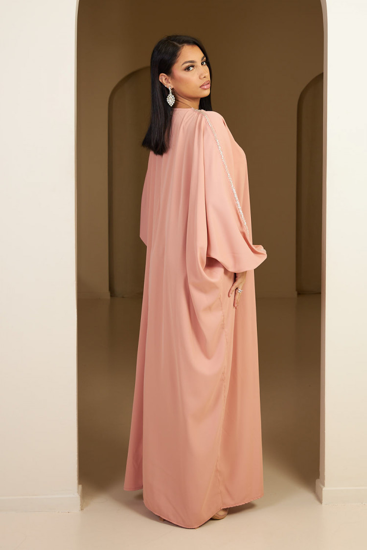 Abaya rose à empiècement perle carrée et pompom